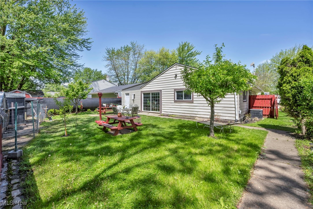 2212 Randall Street, Lorain, Ohio image 14