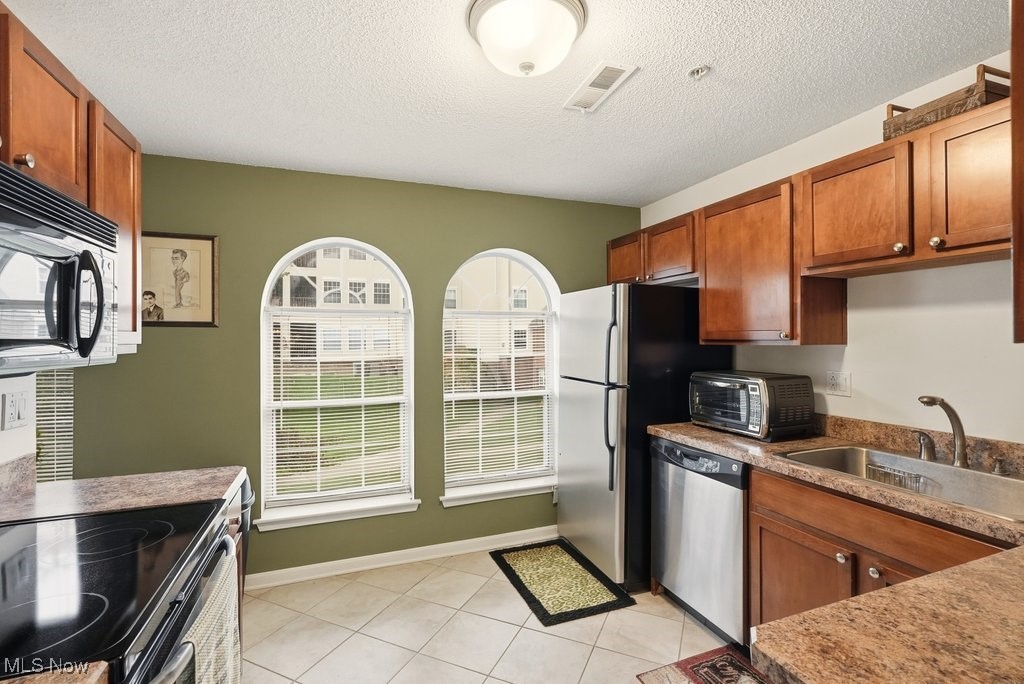 Fox Hollow/Woodhawk Condo - Residential