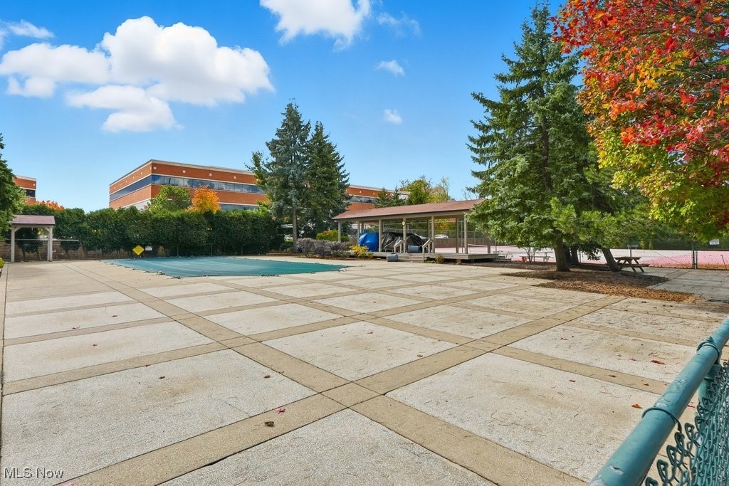 Fox Hollow/Woodhawk Condo - Residential