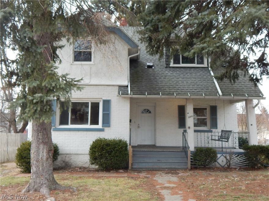 Clean move in ready  3 Bedroom 1.5 Col. Laminate floors, freshly painted interior. Neutral and clean move in ready. 
Enjoy the open front porch or rear yard deck. Near park and schools.