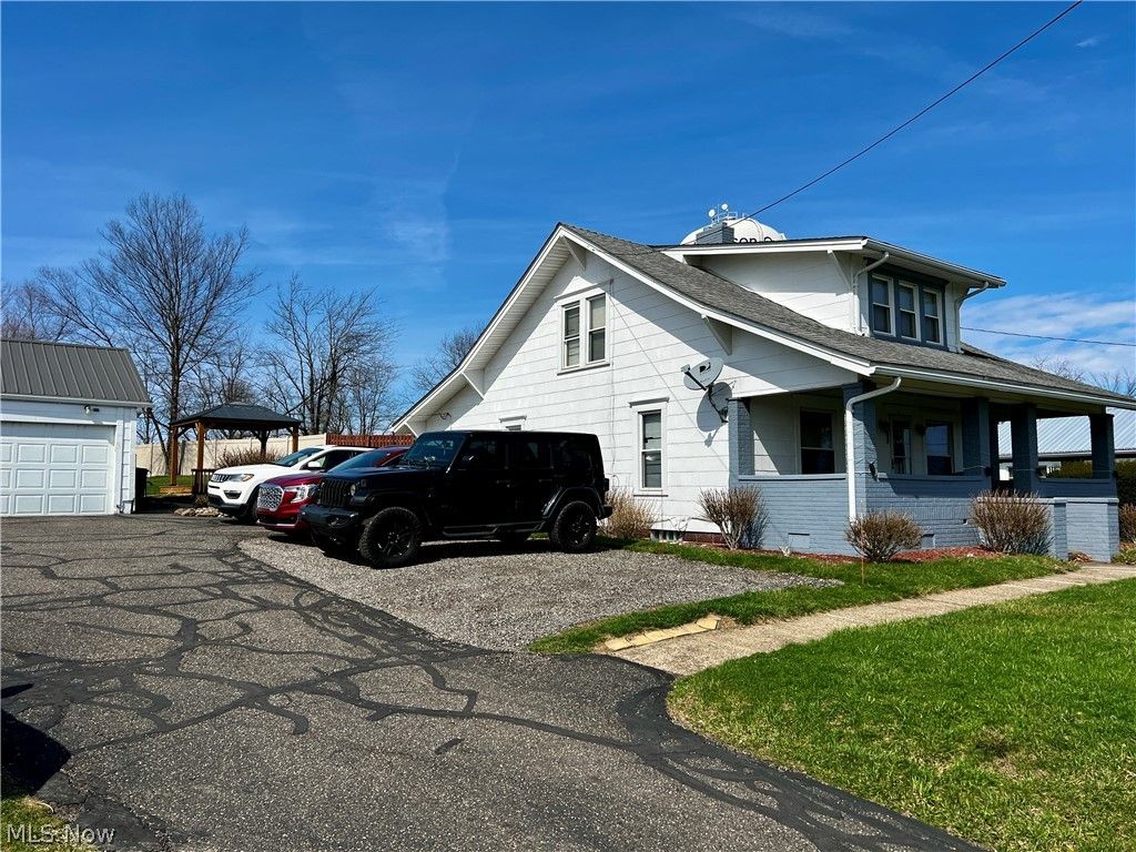 Photo of 224 Woodvue Lane, Wintersville, OH 43953 (MLS # 5193541)