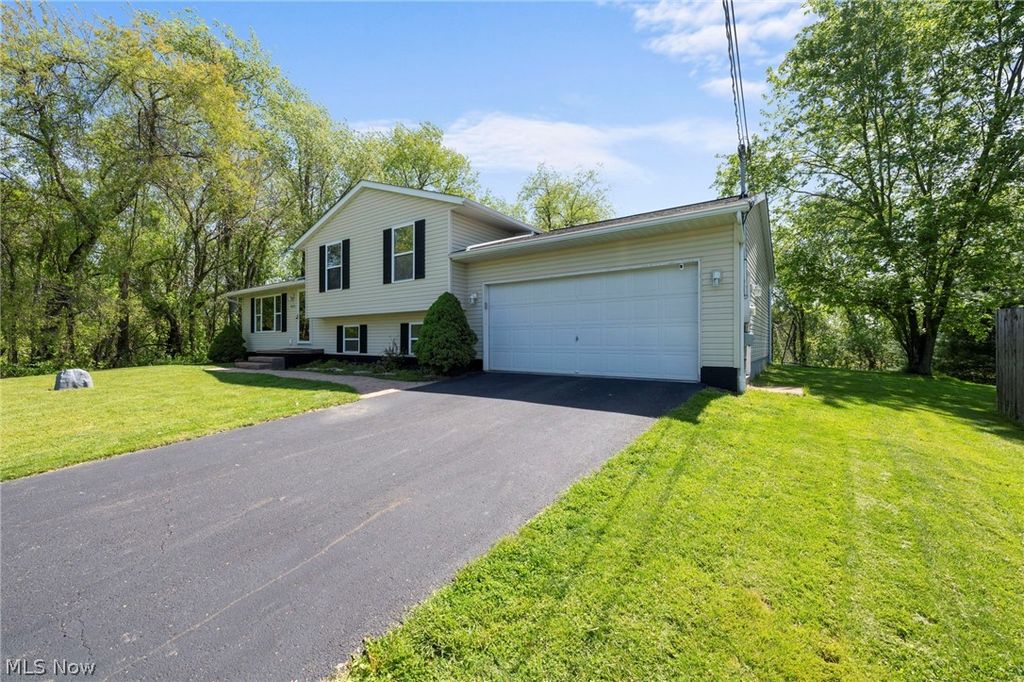 Photo of 4602 High Mill Avenue NW, Massillon, OH 44647 (MLS # 5211258)