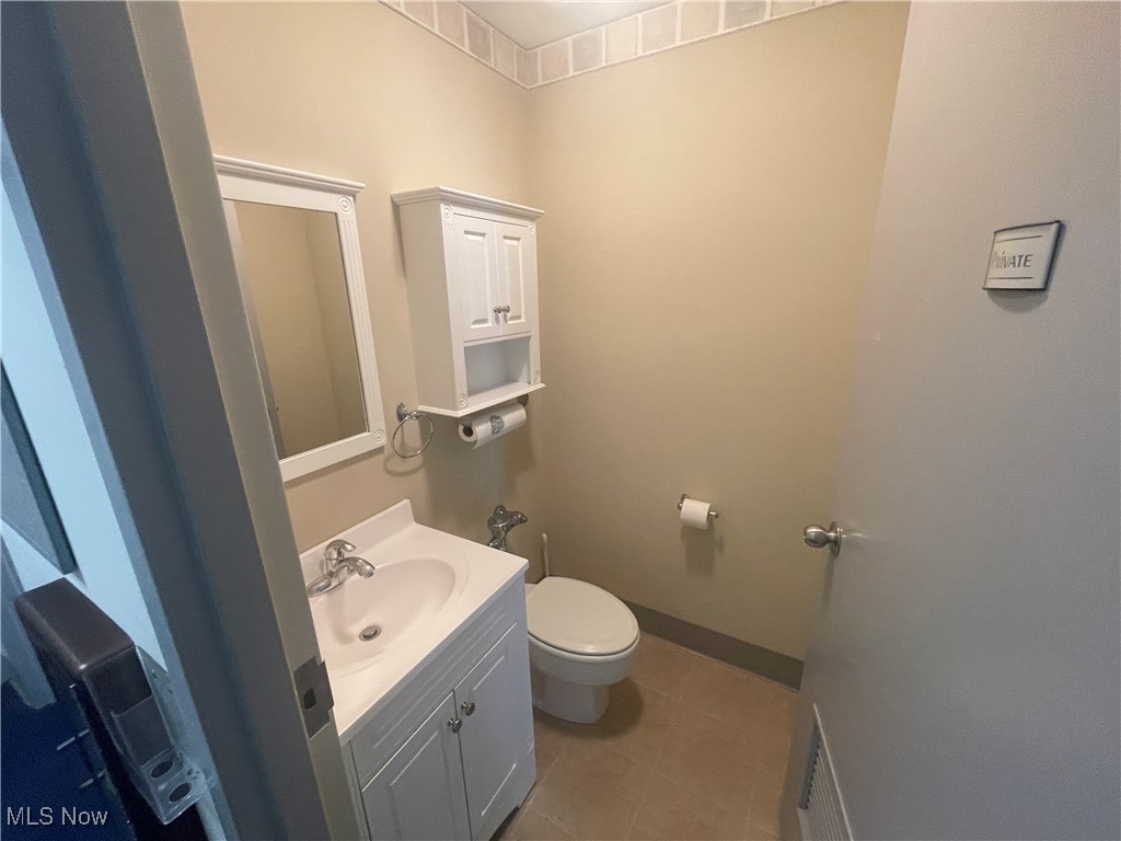 City/Youngstown - Commercial Sale