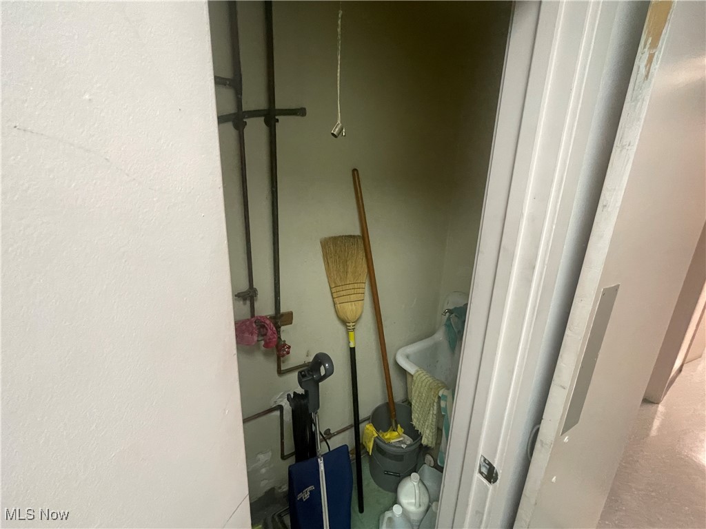 City/Youngstown - Commercial Sale