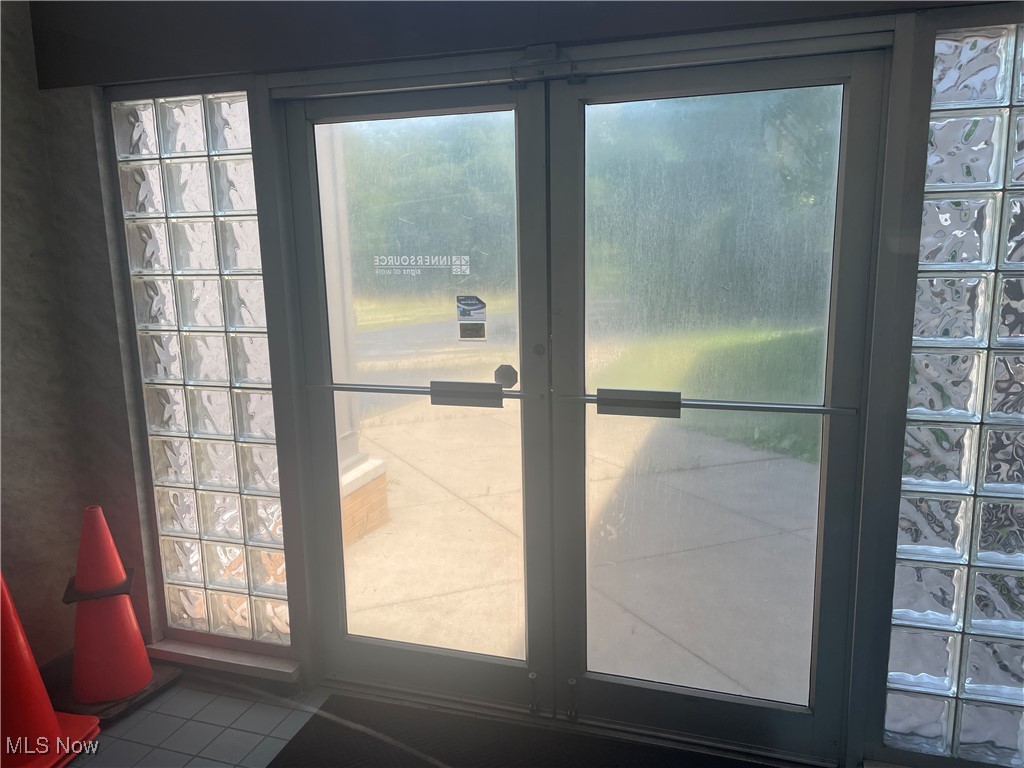 City/Youngstown - Commercial Sale