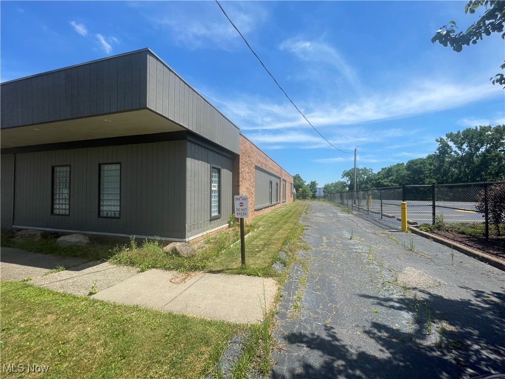 City/Youngstown - Commercial Sale