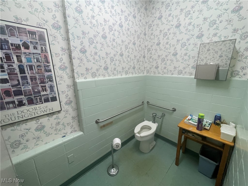 City/Youngstown - Commercial Sale