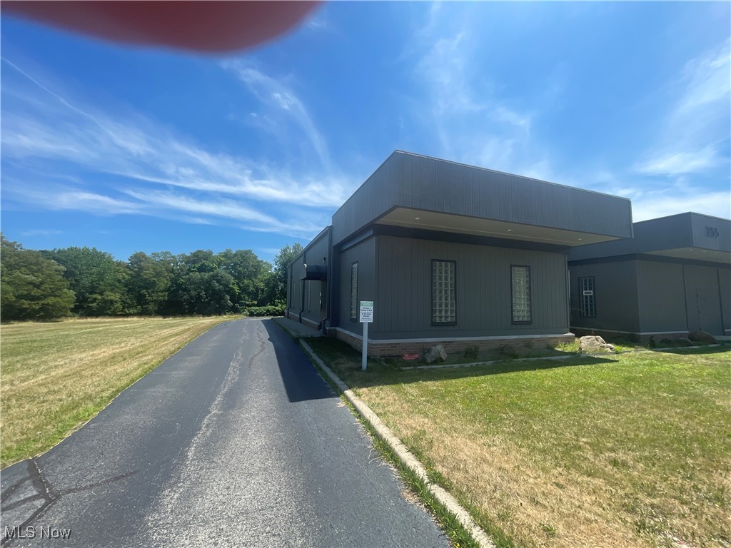 City/Youngstown - Commercial Sale