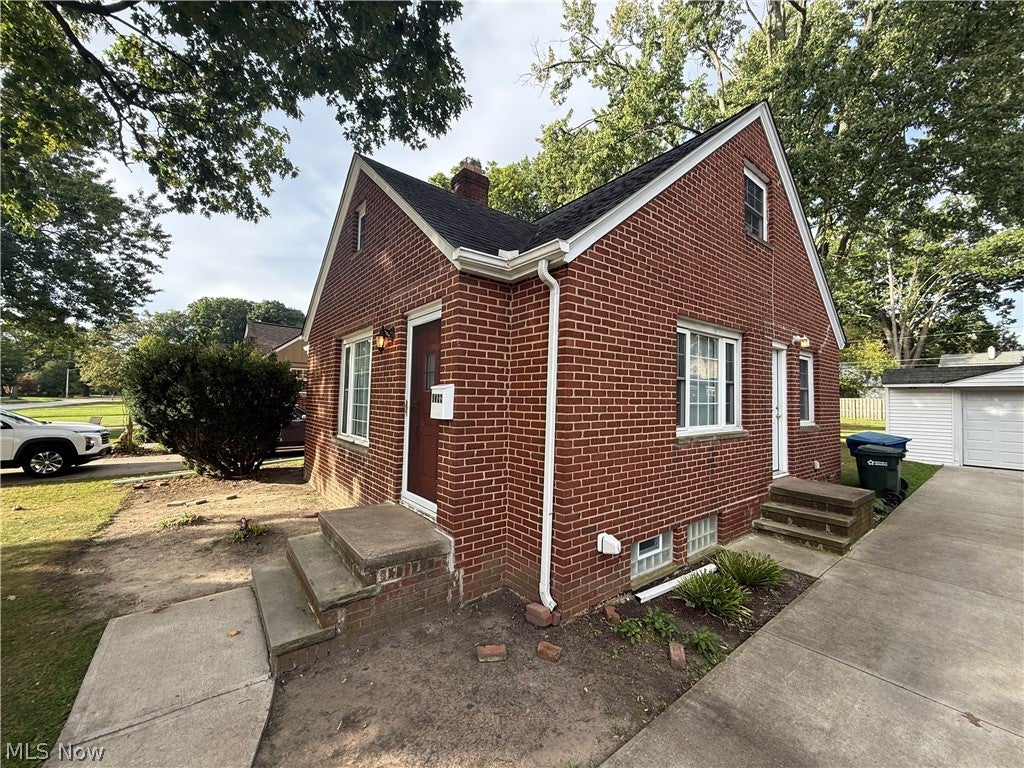4588 W 227th Street