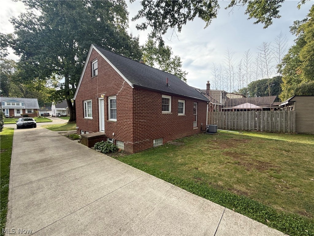 4588 W 227th Street