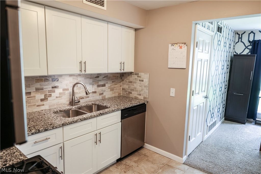 Photo of 1145 Canyon View Road #102, Sagamore Hills, OH 44067 (MLS # 5205774)