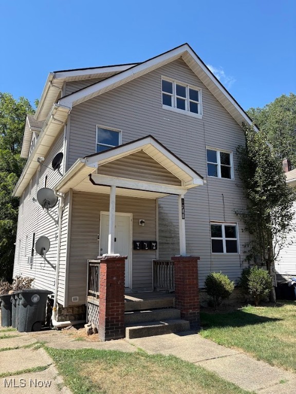 Up and down large triplex with hardwood flooring on the first and second level. Third level has been completely updated. This property is well maintained property and professionally managed.