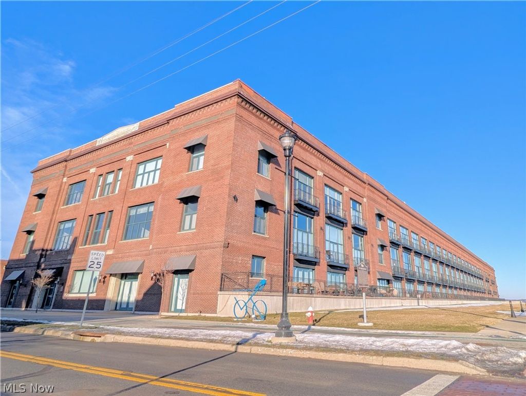 Photo of 401 W SHORELINE Drive #136, Sandusky, OH 44870 (MLS # 5187319)