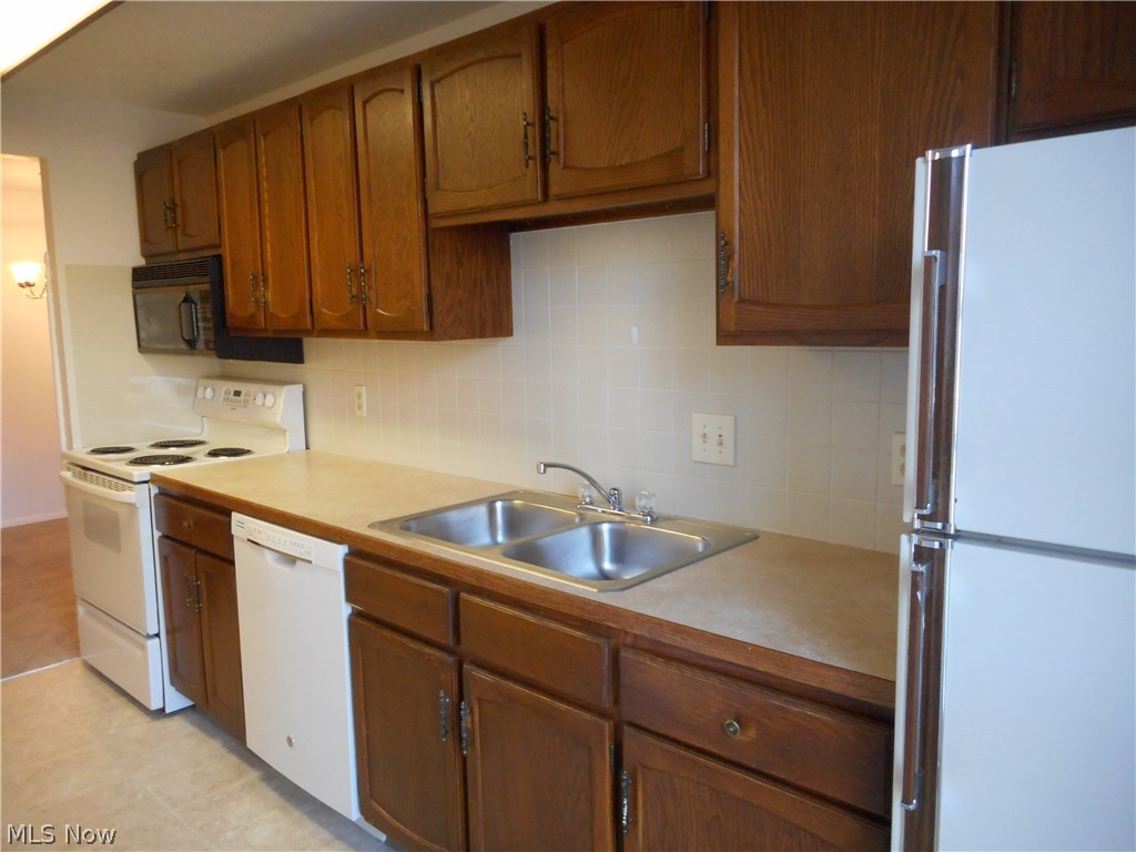 Silver Lake Towers Condo - Residential