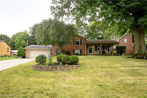 Photo of 1416 Dunkeith Drive NW, Canton, OH 44708 (MLS # 5239257)