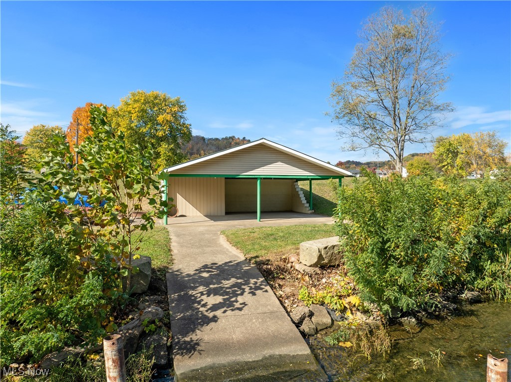 Elizabeth Avenue, Powhatan Point, Ohio image 9
