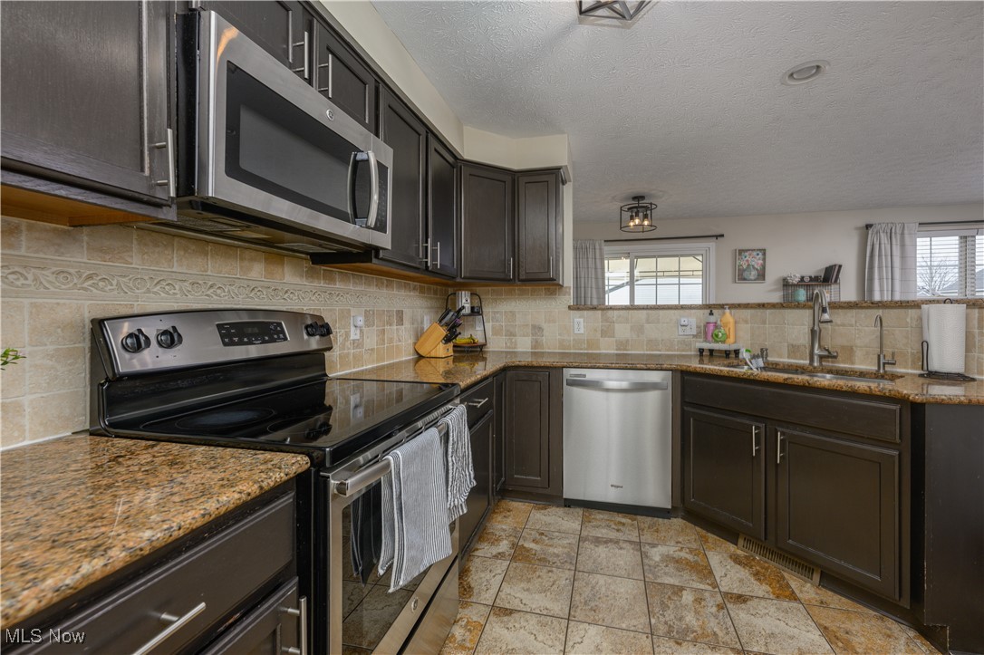 2119 Stonehenge Circle, Akron, Ohio image 14