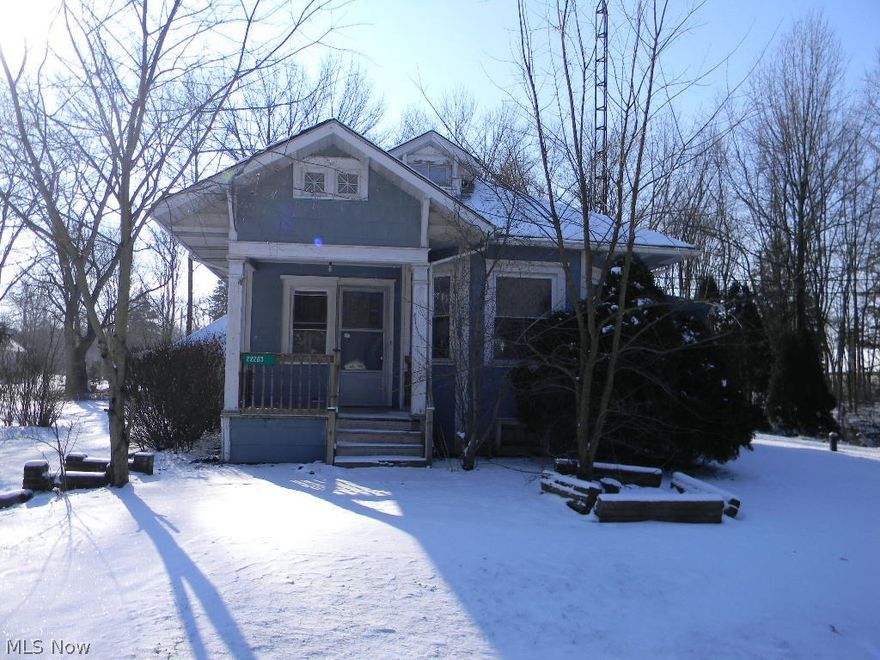 Absolute Auction!  Tuesday, February 9 at 5 PM.  2 Story home with original woodwork.  4 Bedroom 1 Bath.  Single car detached garage.  Back Patio.  Great Investment Home!  Terms:  20% non-refundable cash/check deposit required auction day, along with valid ID.  A 10% buyers premium added to high bid price to achieve final contract price., close in 30 days.  Property to sell "as is" with no contingencies, no minimums or reserves. no residential property disclosure as lender/owner has never occupied property.