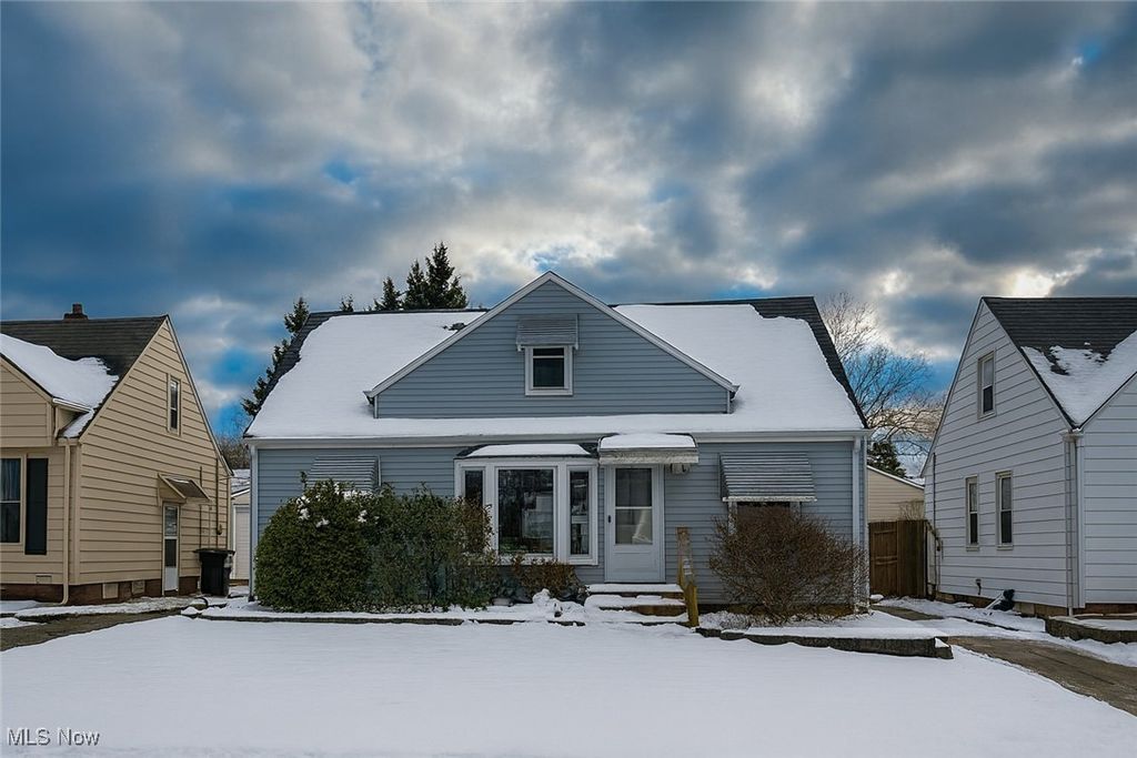 Photo of 13508 Oakview Boulevard, Garfield Heights, OH 44125 (MLS # 5177105)