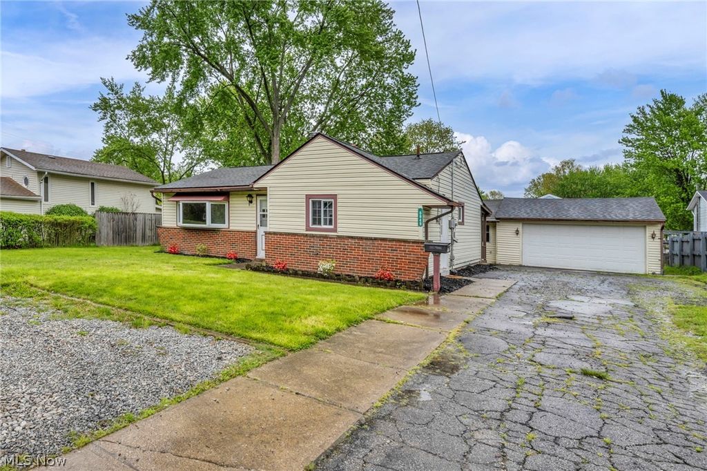 Photo of 5949 Jaycox Road, North Ridgeville, OH 44039 (MLS # 5206937)