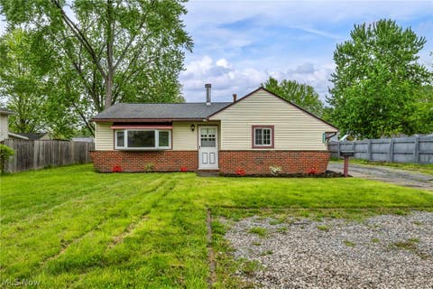 Homes For Sale - 5949 Jaycox Road<br/> Lorain County, North Ridgeville, OH 44039