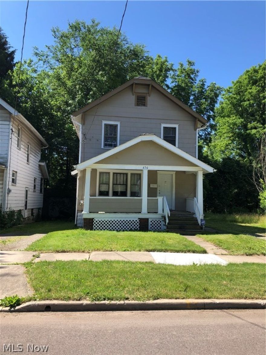Dont miss this adorable and conveniently located 3 bedroom colonial! Fresh paint throughout.  All adult occupants must apply online and pass a credit check and criminal history and eviction history. No section 8