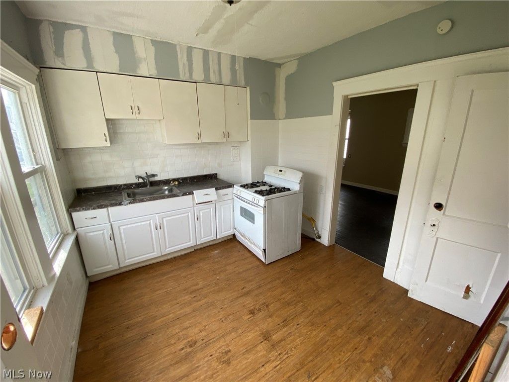 Photo of 2901 E 121st Street, Cleveland, OH 44120 (MLS # 5201727)