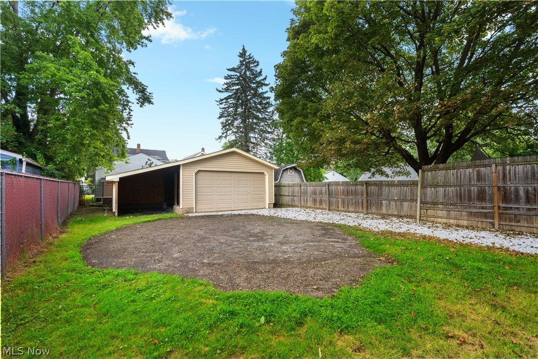 156 E Mapledale Avenue