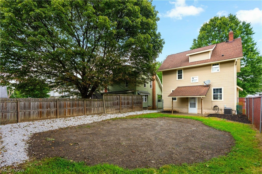 156 E Mapledale Avenue
