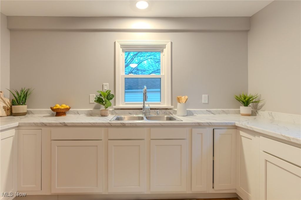 Photo of 2028 Saint Elmo Avenue NE, Canton, OH 44714 (MLS # 5174991)