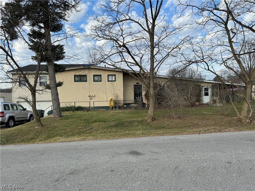 Calling investors, cash buyers, and handymen! This house needs some fixing up but has great possibilities with 3 bedrooms, 1 full, 1 half bathrooms, and an attached garage it provides plenty of opportunity. Whether you're ready to fix things up for yourself or rehab for your next cash flowing property, it's waiting for you to bring out the full potential.