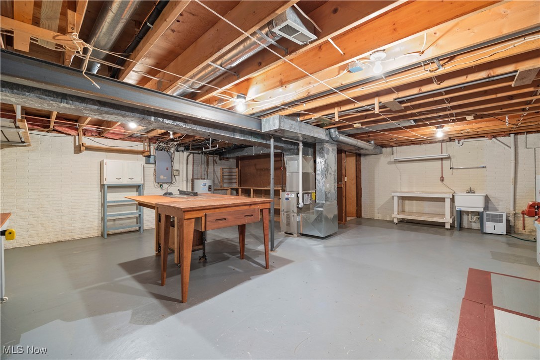 Edison Village Adult Hsng 02 - Residential