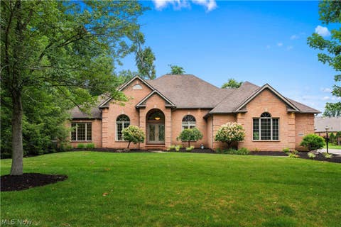 Homes For Sale - 2859 Daisybrook Street<br/> North Canton, OH 44720
