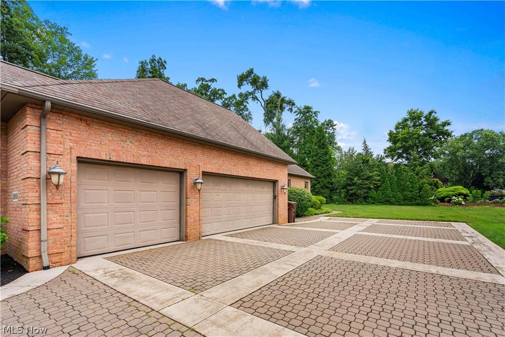 Photo of 2859 Daisybrook Street NW, North Canton, OH 44720 (MLS # 5226705)