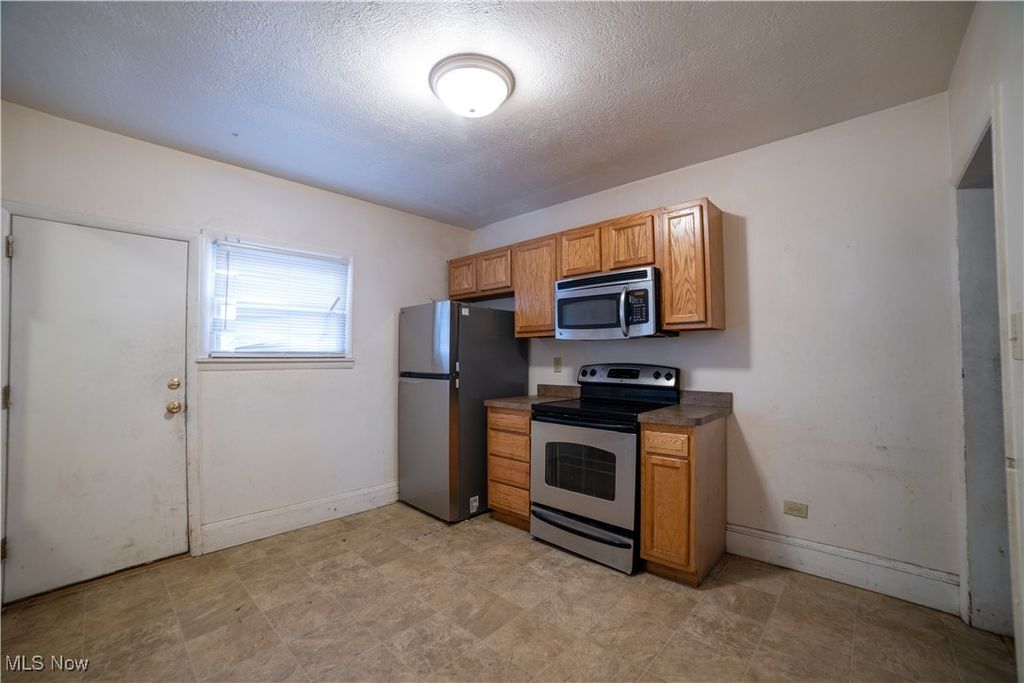 Photo of 1040 Mercer Avenue, Akron, OH 44320 (MLS # 5178300)