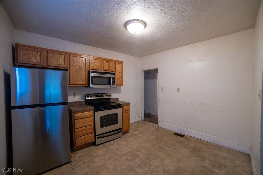 Photo of 1040 Mercer Avenue, Akron, OH 44320 (MLS # 5178300)