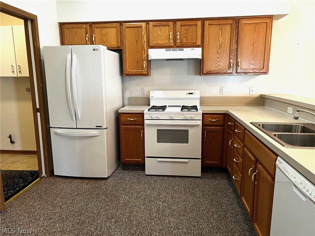 Photo of 2104 Willowbrook Dr, Warren, OH 44483 (MLS # 5193783)