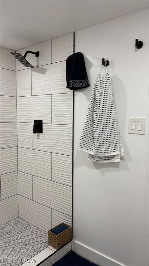 Tiny photo for 7254 Craigmere Drive, Cleveland, OH 44130 (MLS # 5188086)