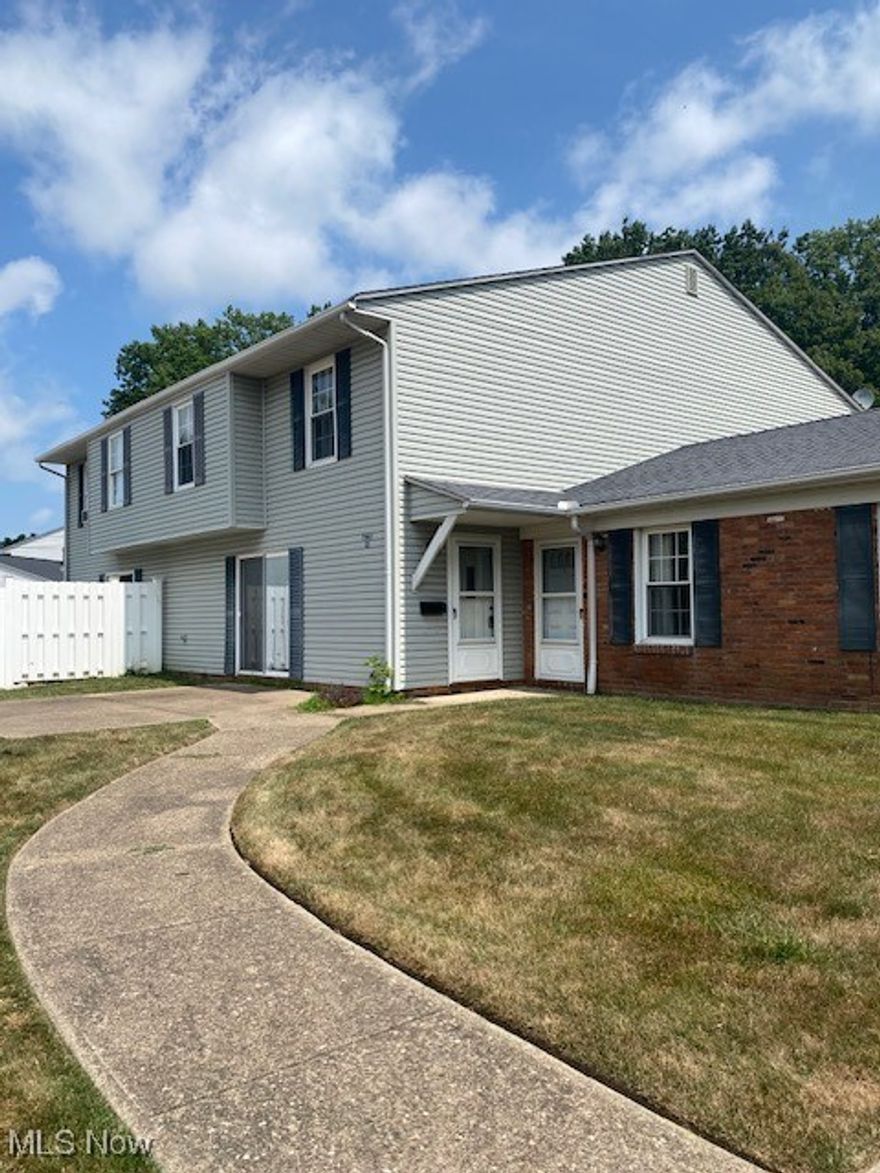 This is the perfect opportunity to create a home with your personal touch and updates
Spacious condominium with over 1200 sq ft. and main floor bedroom with full bath. Home being sold "AS IS WHERE IS". 
This is an estate, Owner will make no repairs.  Federal Pacific panel box ...see management company notice in attachments.