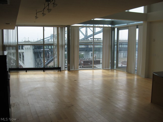 Stonebridge Plaza - Residential