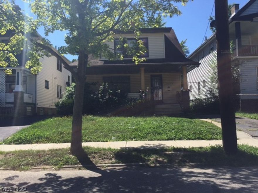 Great opportunity for an investment property or 1st time cash home owner located near Woodhill Park. All mechanicals are in tact, could be move in ready with a little TLC.