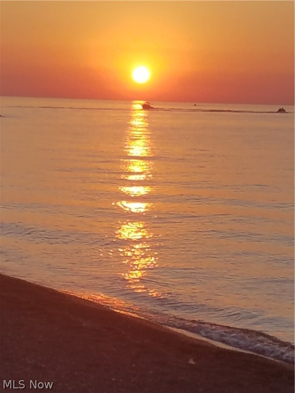 Lake Breeze Manor 01 - Residential