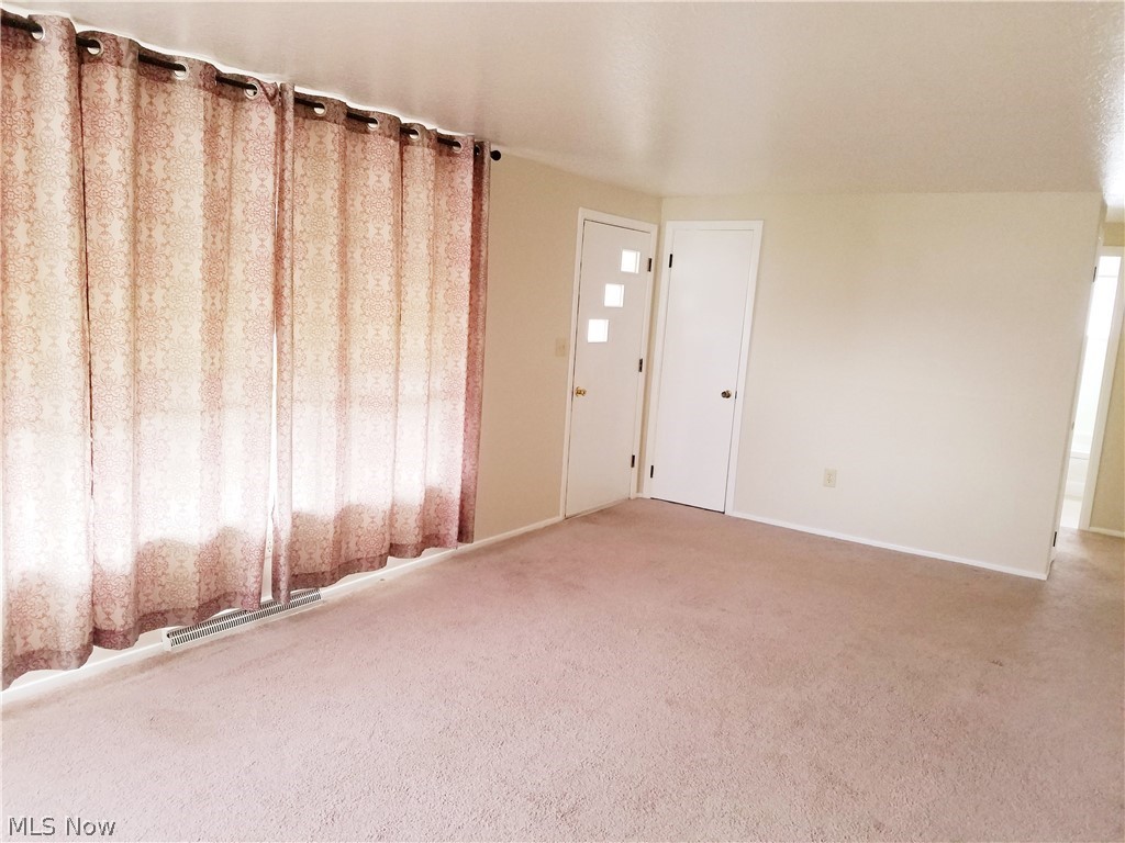 Lake Breeze Manor 01 - Residential