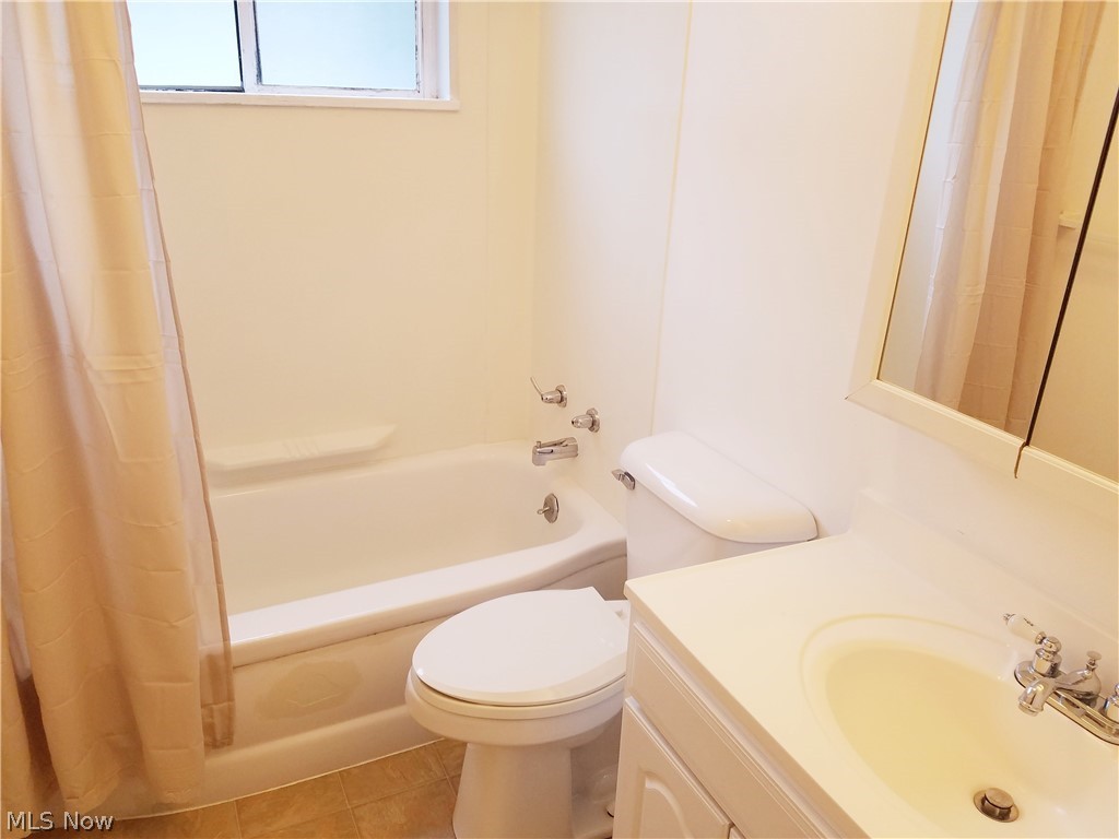 Lake Breeze Manor 01 - Residential