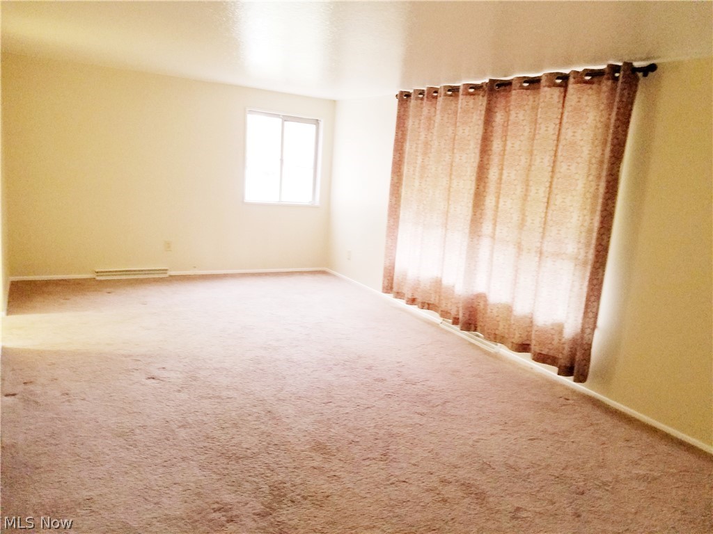 Lake Breeze Manor 01 - Residential