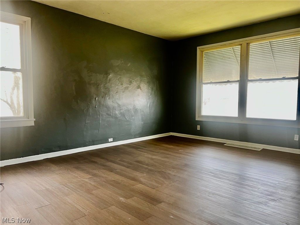 Photo of 3508 Independence Road, Cleveland, OH 44105 (MLS # 5191464)