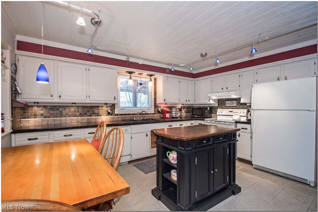 Hunting Mdws 02 - Residential