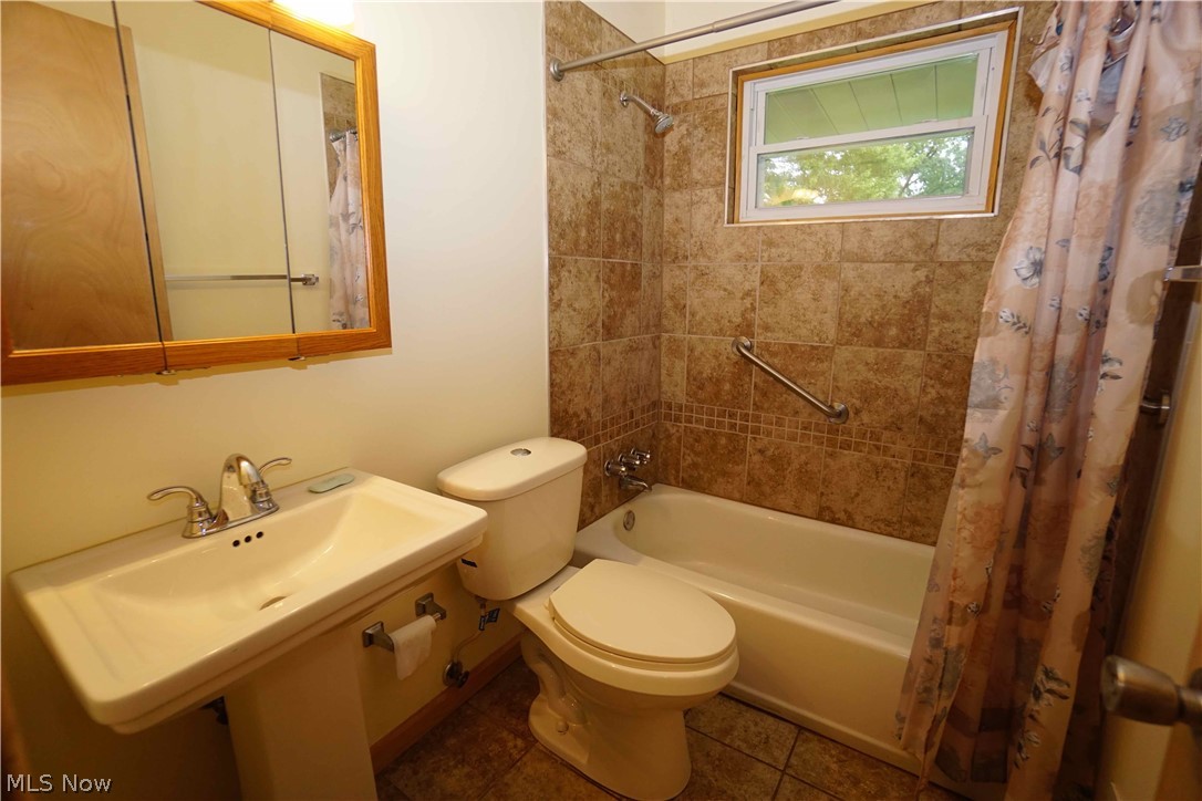 Mentor Garden Fwy Estate 02 - Residential Lease