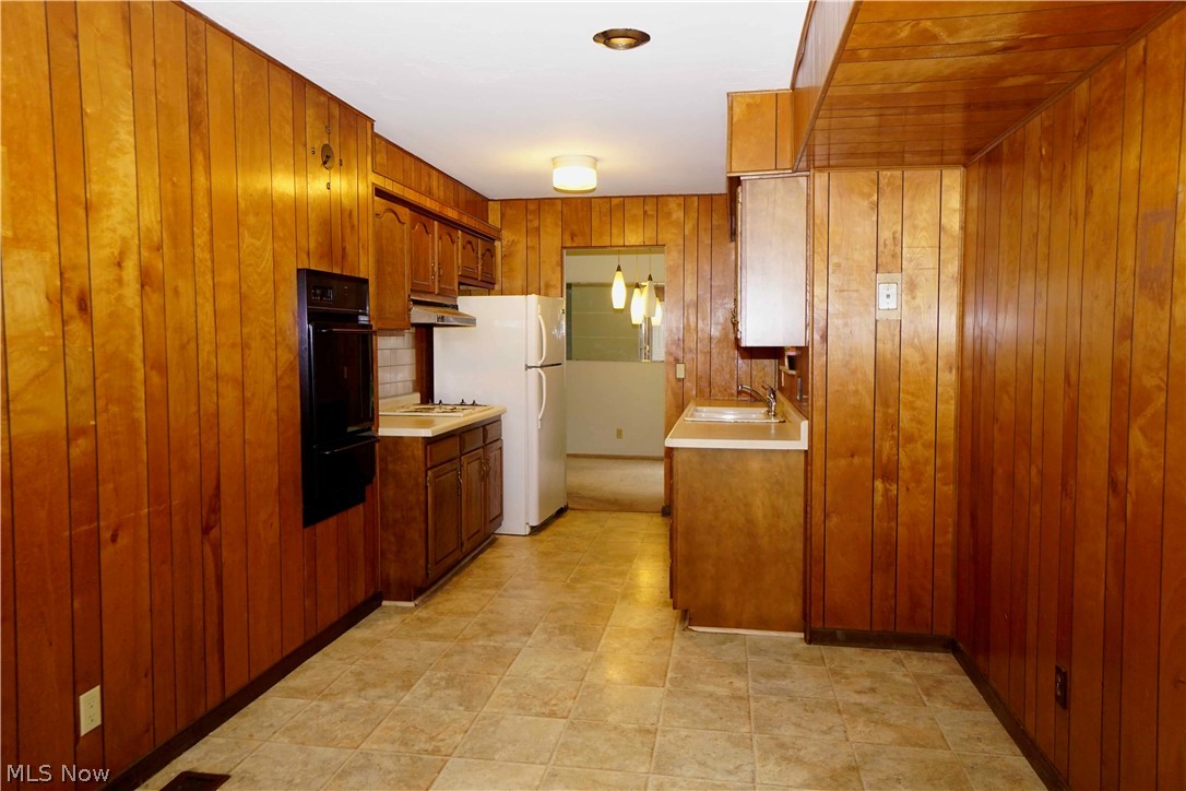 Mentor Garden Fwy Estate 02 - Residential Lease