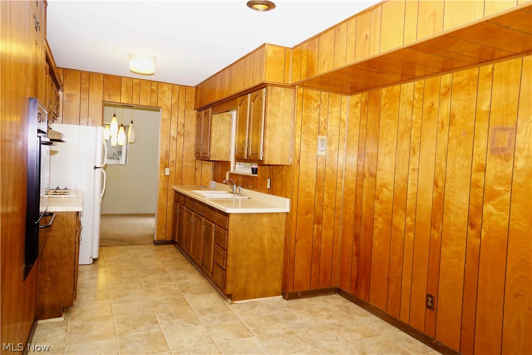 Mentor Garden Fwy Estate 02 - Residential Lease